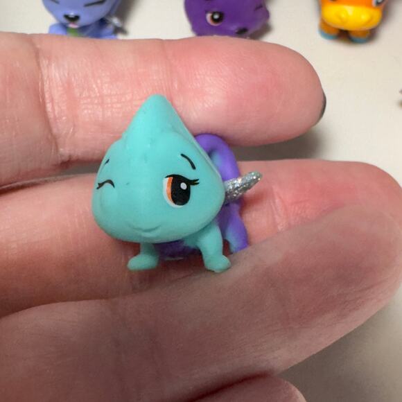 Hatchimals lot of 12 Colleggtibles Collectible Figures Small Tiny Animals Pets - Picture 3 of 14